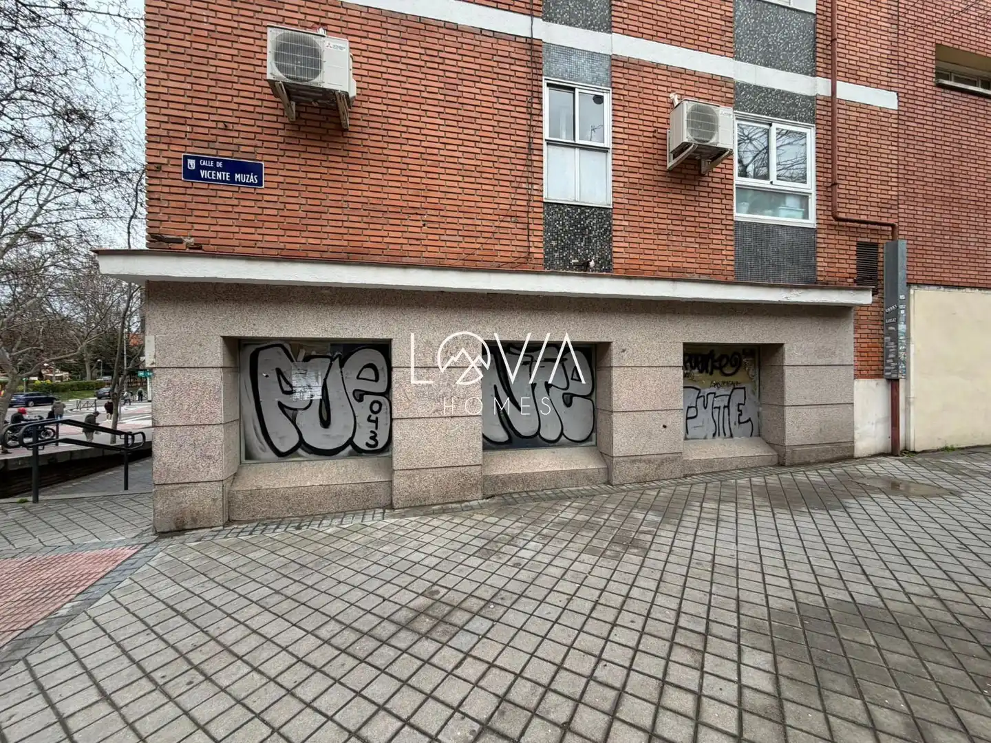 Vista exterior de Local en venda en Madrid