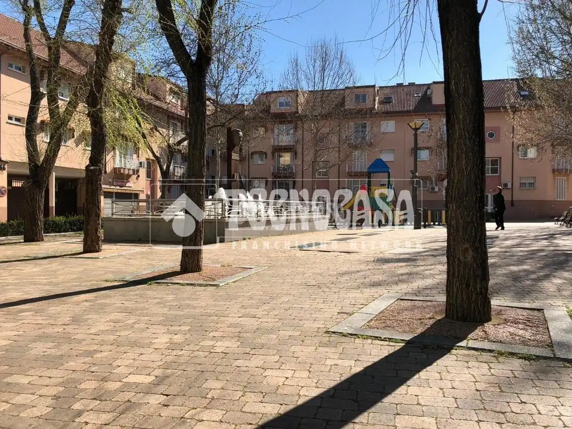 Vista exterior de Garatge en venda en Leganés