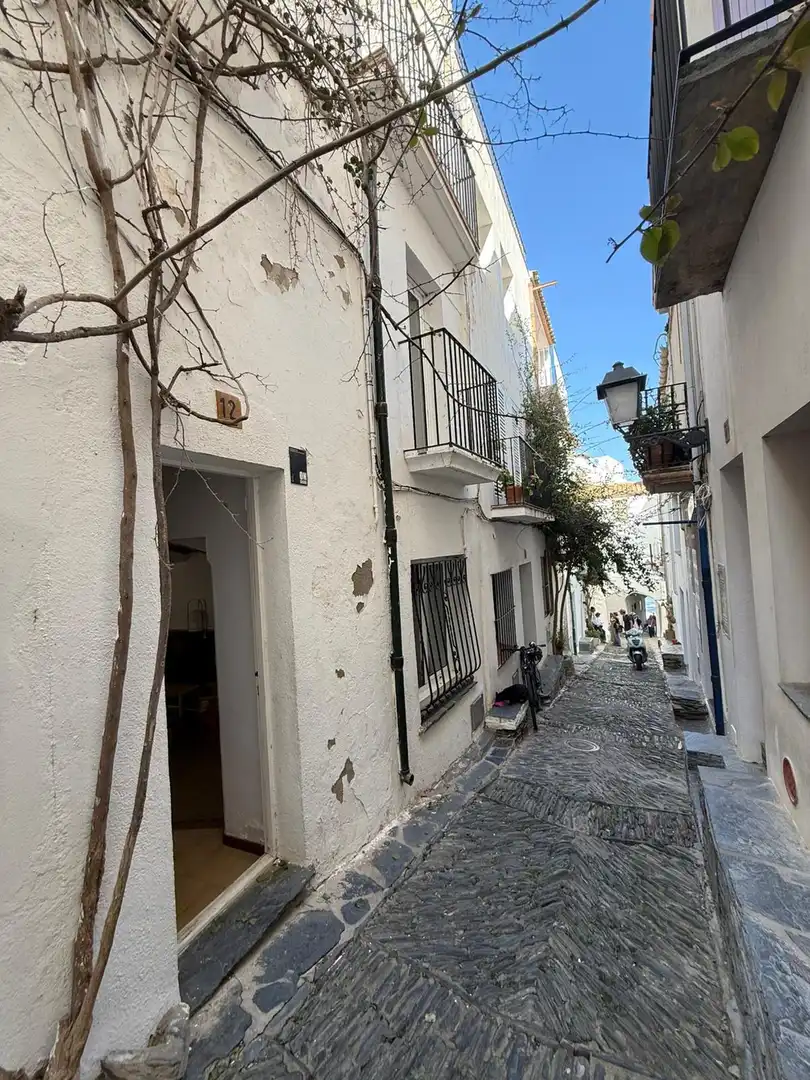 Vista exterior de Casa o xalet en venda en Cadaqués amb Terrassa i Balcó