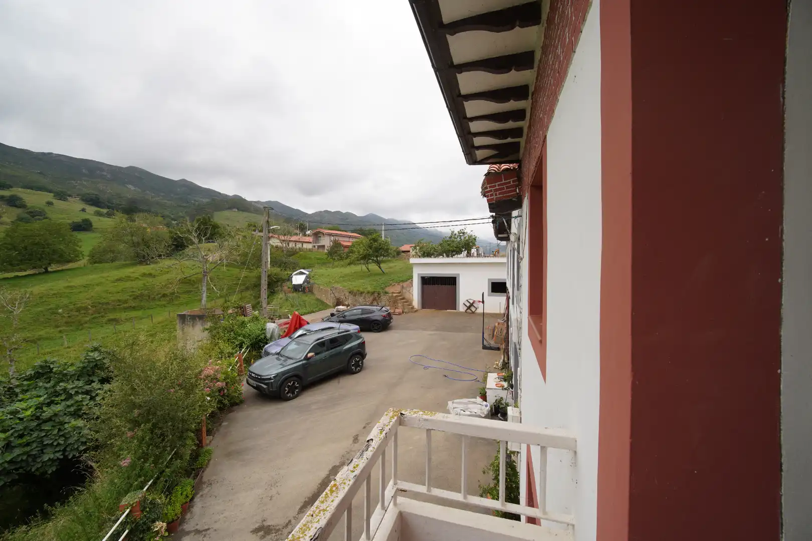 Vista exterior de Casa o xalet en venda en Ribadedeva amb Calefacció, Jardí privat i Terrassa