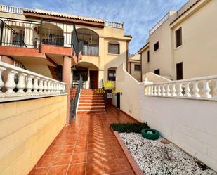 Vista exterior de Casa o xalet de lloguer en Torrevieja amb Aire condicionat, Calefacció i Jardí privat