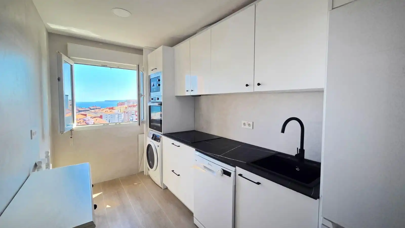 Küche von Wohnung zur Miete in Santander mit Heizung, Parkett und Terrasse