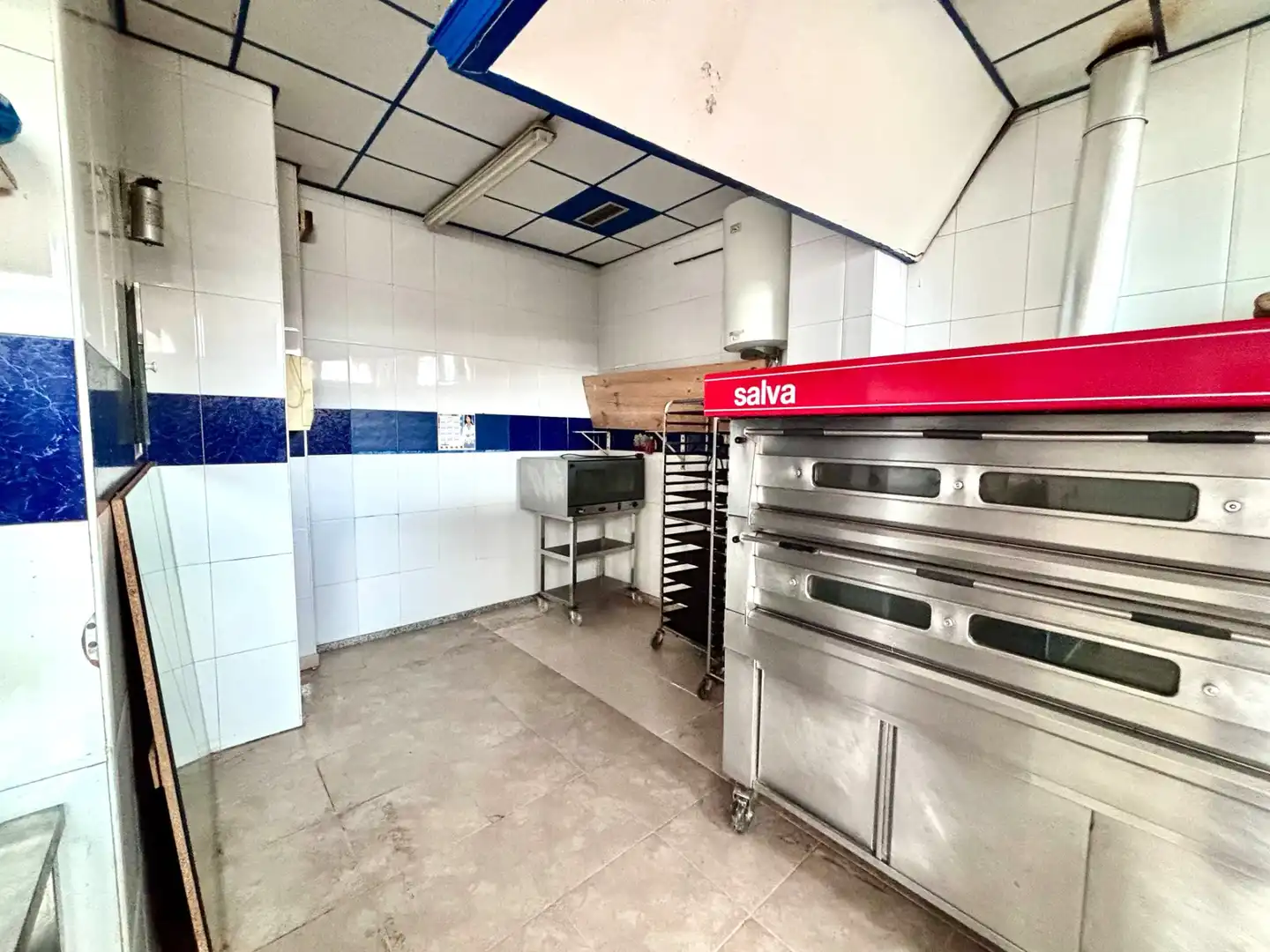 Cuina de Local en venda en Gijón  amb Moblat