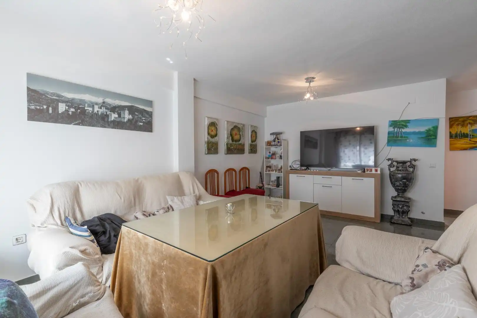 Sala de estar de Casa adosada en venta en Churriana de la Vega con Aire acondicionado, Calefacción y Terraza