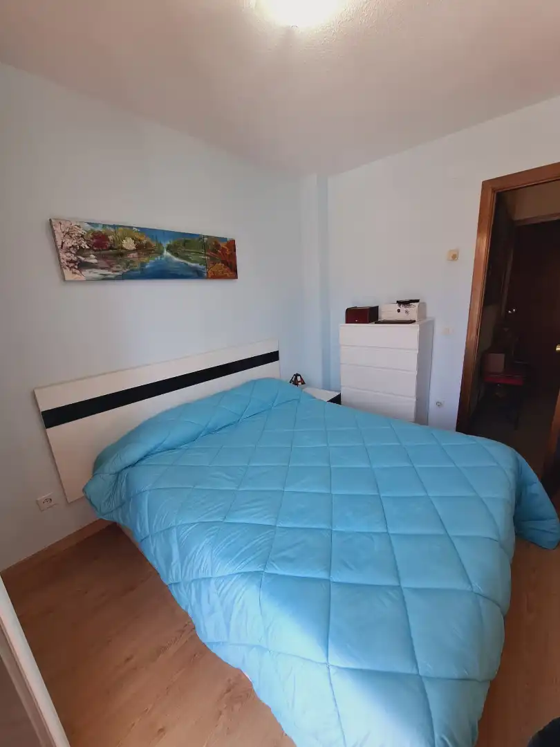 Habitación de Casa adosada en venta en Villaviciosa de Odón con Aire acondicionado, Calefacción y Jardín privado