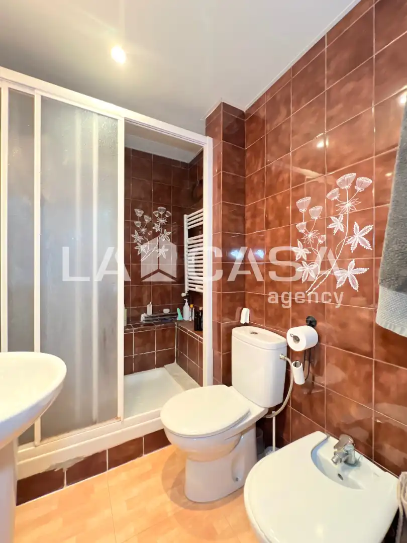 Baño de Piso en venta en Badalona con Aire acondicionado, Calefacción y Amueblado