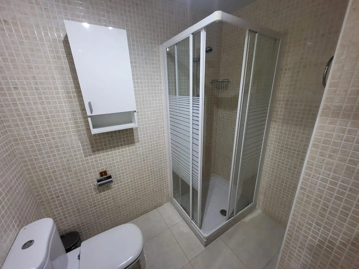 Badezimmer von Erdgeschoss zum Verkauf in Salou mit Klimaanlage, Heizung und Terrasse
