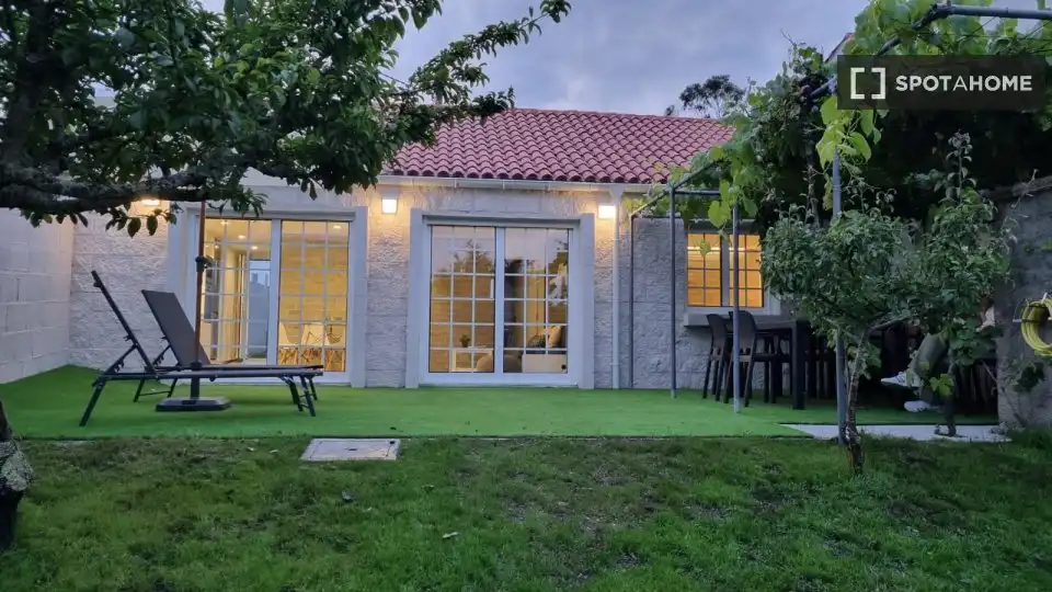 Exterior view of Apartments for share in Vilanova de Arousa  with Air Conditioner, Terrace and Furnished