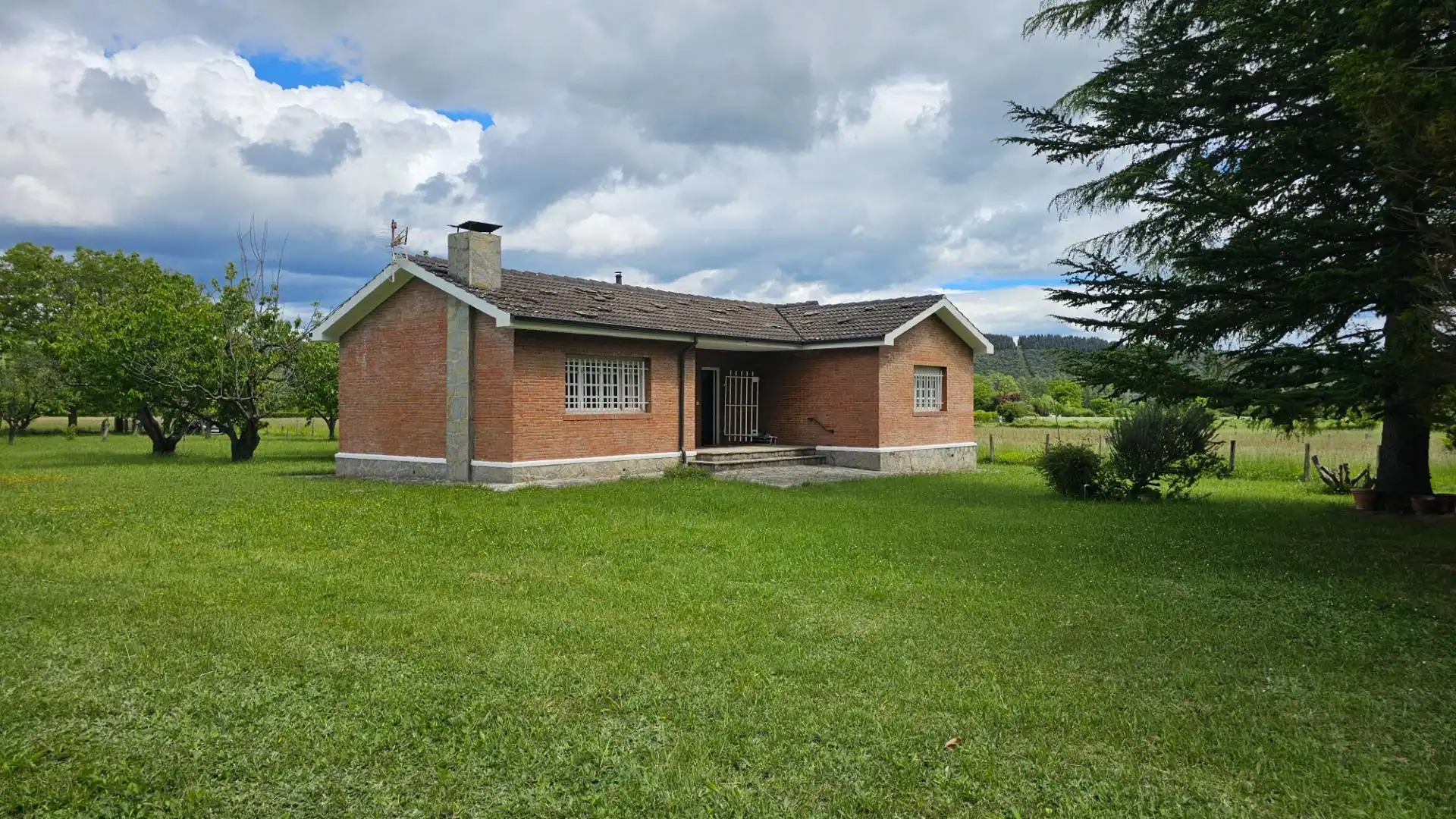 Vista exterior de Casa o xalet en venda en Valle de Mena amb Jardí privat i Terrassa