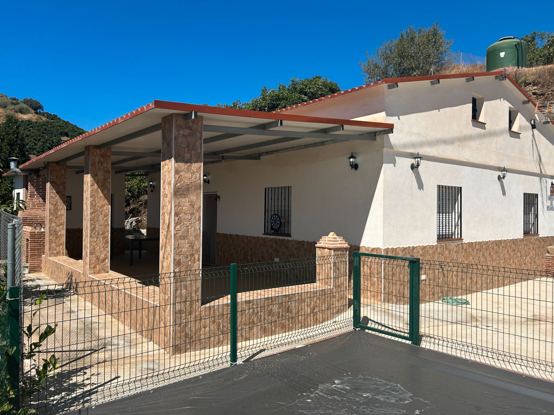 Exterior view of Country house to rent in Vélez-Málaga  with Terrace, Storage room and Swimming Pool