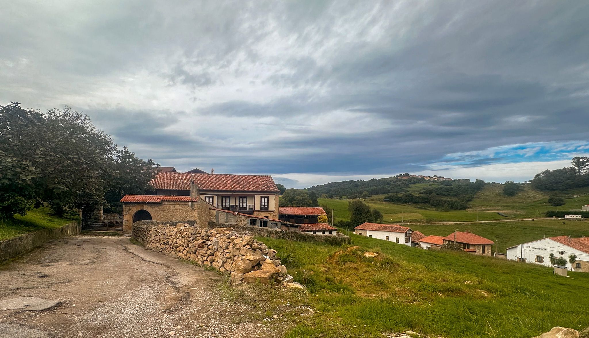 Vista exterior de Casa o xalet en venda en Alfoz de Lloredo amb Jardí privat i Terrassa