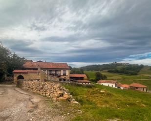 Vista exterior de Casa o xalet en venda en Alfoz de Lloredo amb Jardí privat i Terrassa