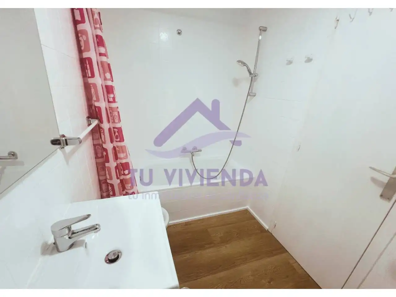 Baño de Piso de alquiler en Valladolid con Calefacción, Terraza y Amueblado