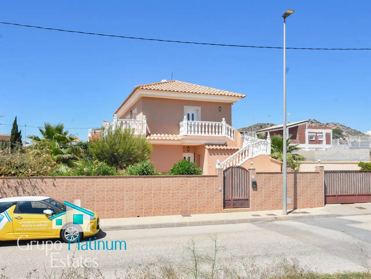 Vista exterior de Casa o xalet en venda en Águilas amb Aire condicionat, Jardí privat i Piscina