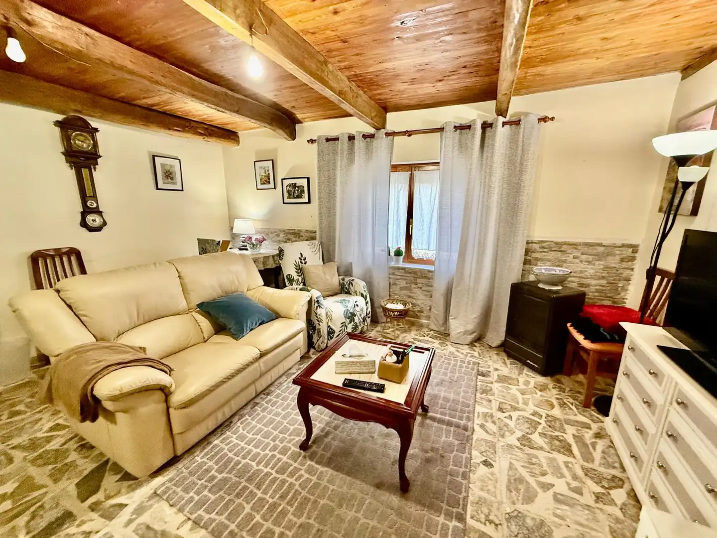 Living room of Country homes for sale in San Adrián del Valle  with Heating, Storage room and Furnished