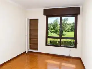 Schlafzimmer von Wohnung zur Miete in Siero mit Privatgarten, Parkett und Balkon