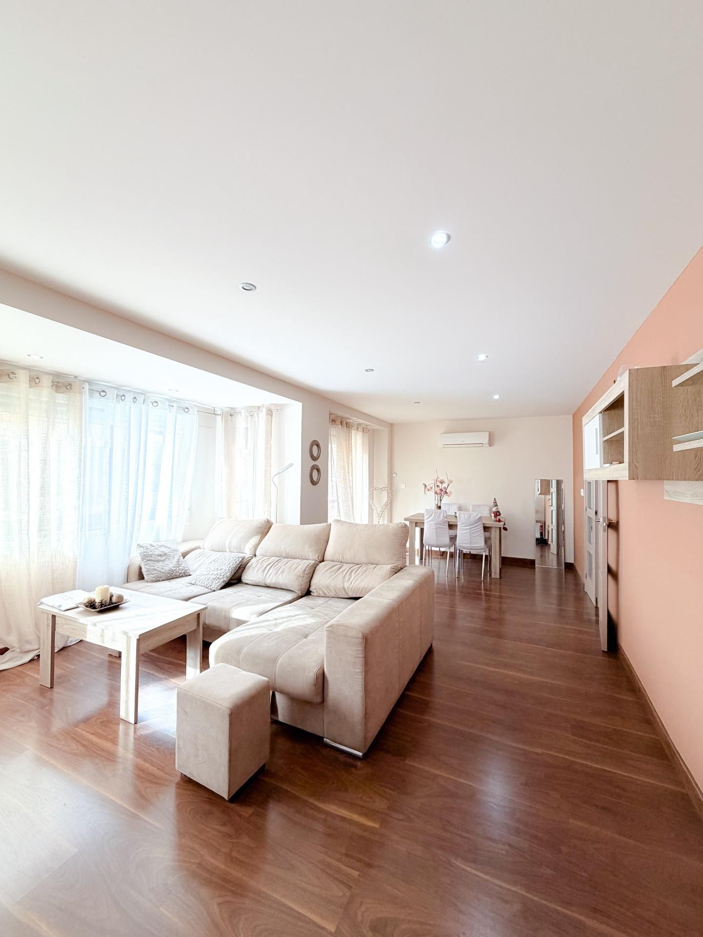 Living room of Flat for sale in Elche / Elx  with Air Conditioner, Heating and Parquet flooring