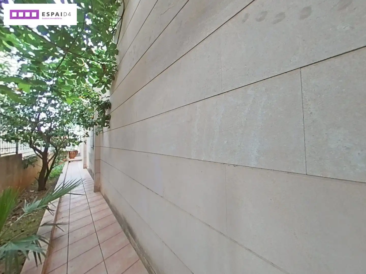 Vista exterior de Casa o xalet en venda en Cerdanyola del Vallès amb Aire condicionat, Calefacció i Jardí privat