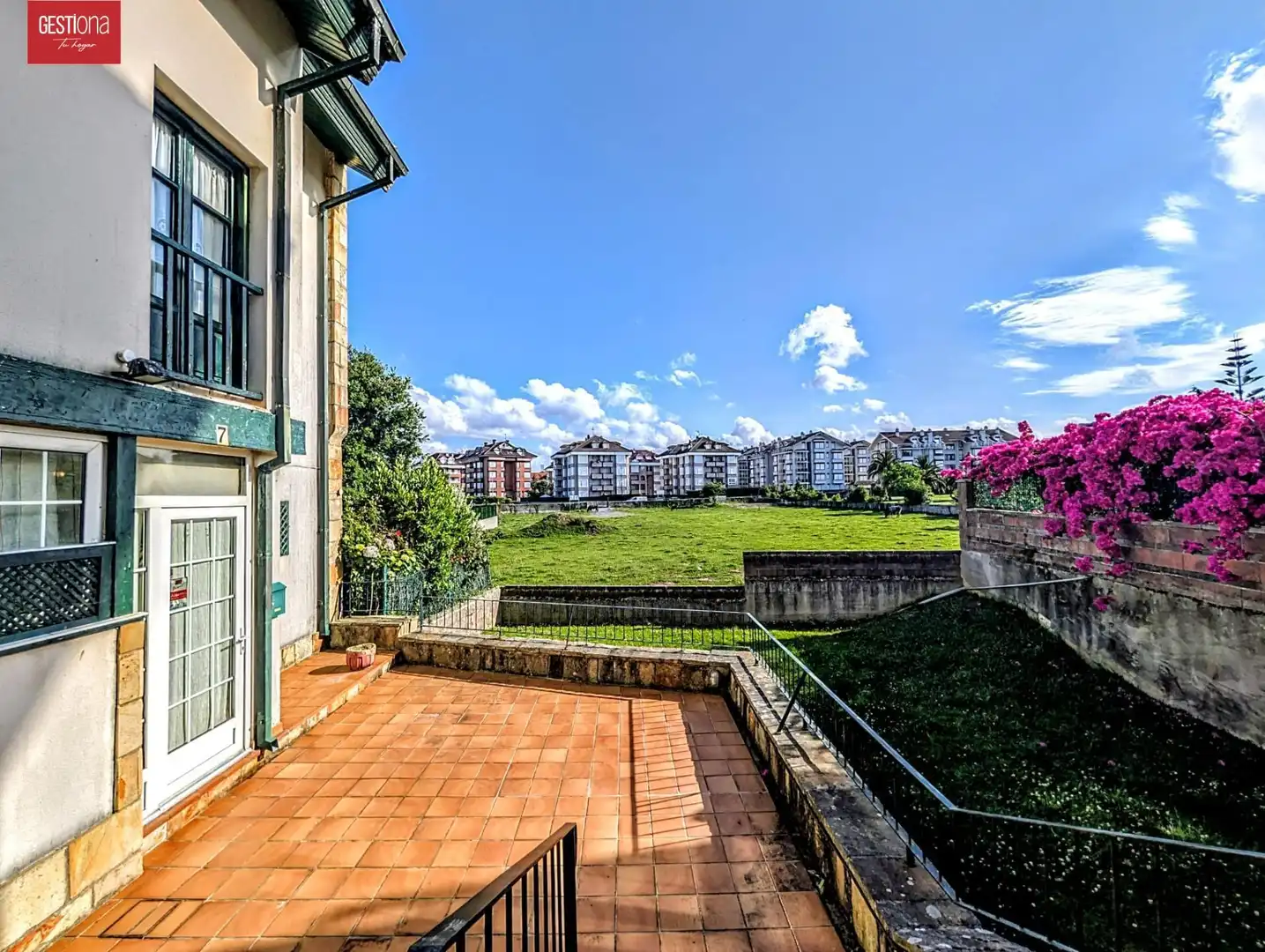 Terrassa de Casa adosada en venda en Noja amb Calefacció, Jardí privat i Terrassa