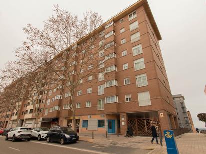 Exterior view of Flat for sale in Valladolid Capital  with Heating, Parquet flooring and Storage room