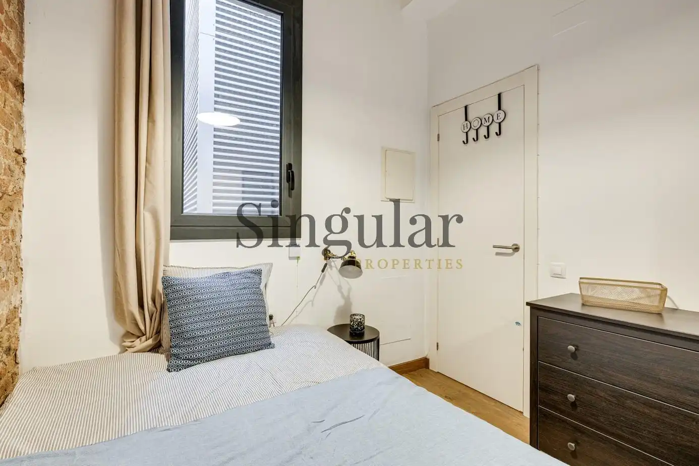 Bedroom of Flat for sale in Barcelona  with Air Conditioner and Heating