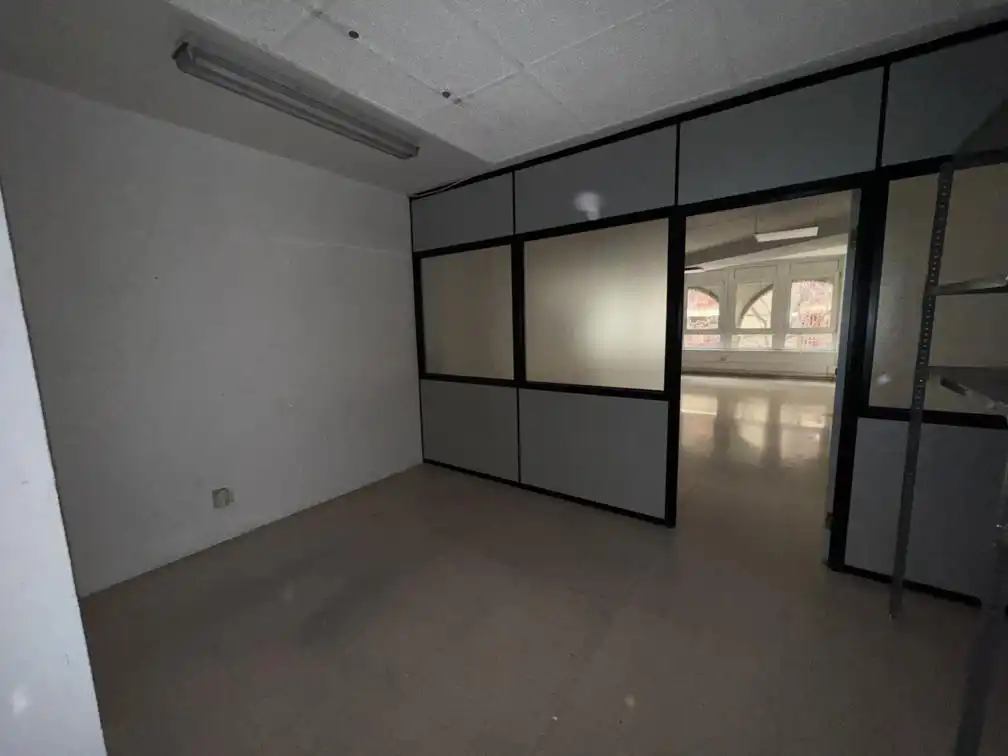 Commercial properties for sale in Cesáreo Alierta, 23, La Granja