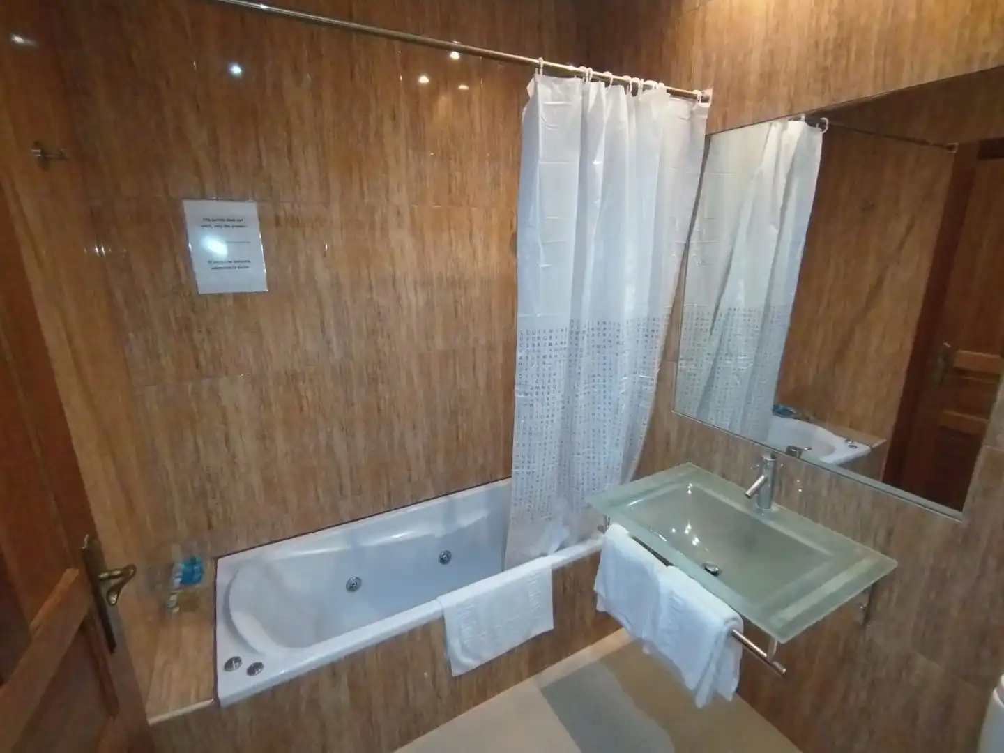 Bathroom of Flat for rent in Madrid  with Air Conditioner, Heating and Furnished