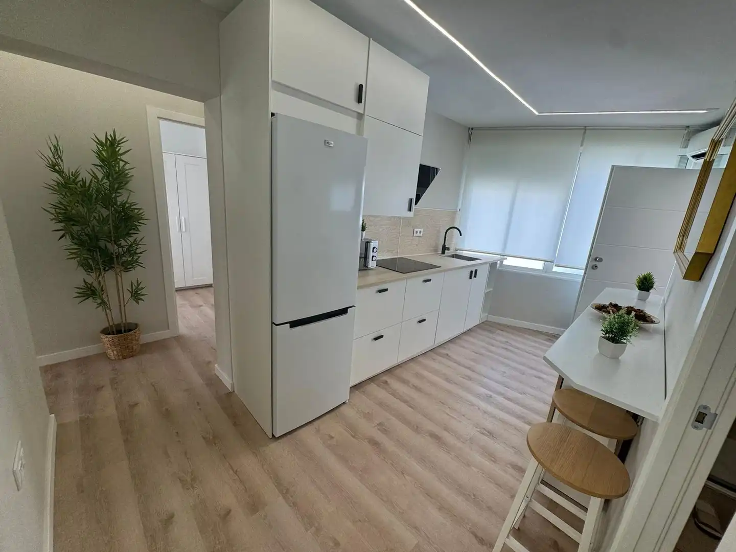 Küche von Wohnung zum Verkauf in Sevilla mit Klimaanlage, Möbliert und Ofen