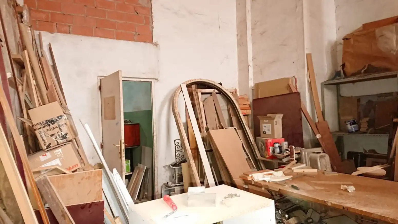 Ocasión en zona oeste. Local de 143 m2 a pie de calle con doble orientación nortesur. Puerta de entrada acristalada con verja. Est, imatge 5