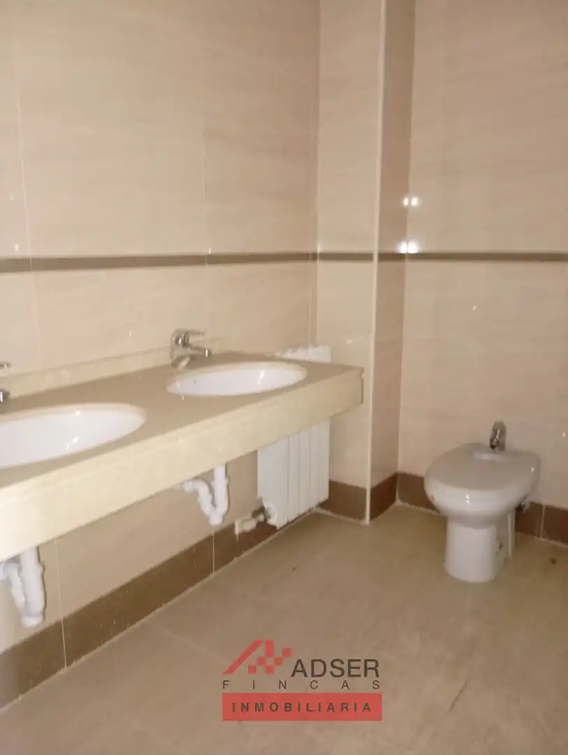 Baño de Piso en venta en  Logroño con Calefacción, Jardín privado y Parquet