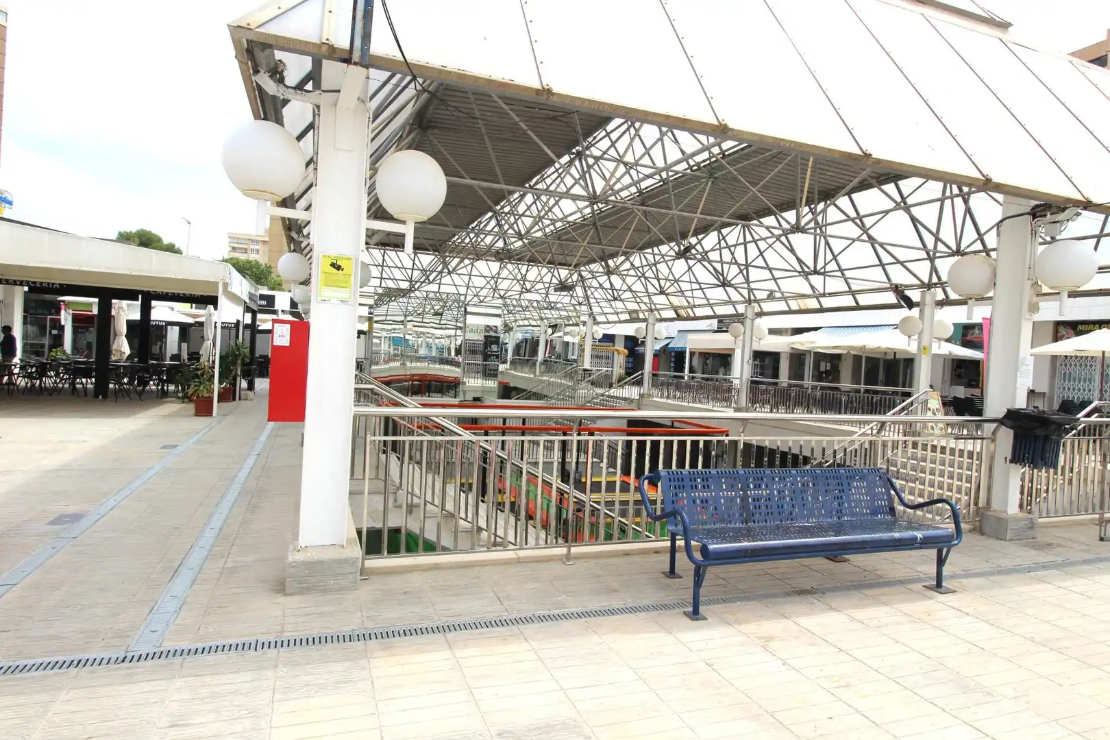 Commercial properties for sale in Alicante / Alacant  with Air Conditioner, Terrace and Furnished
