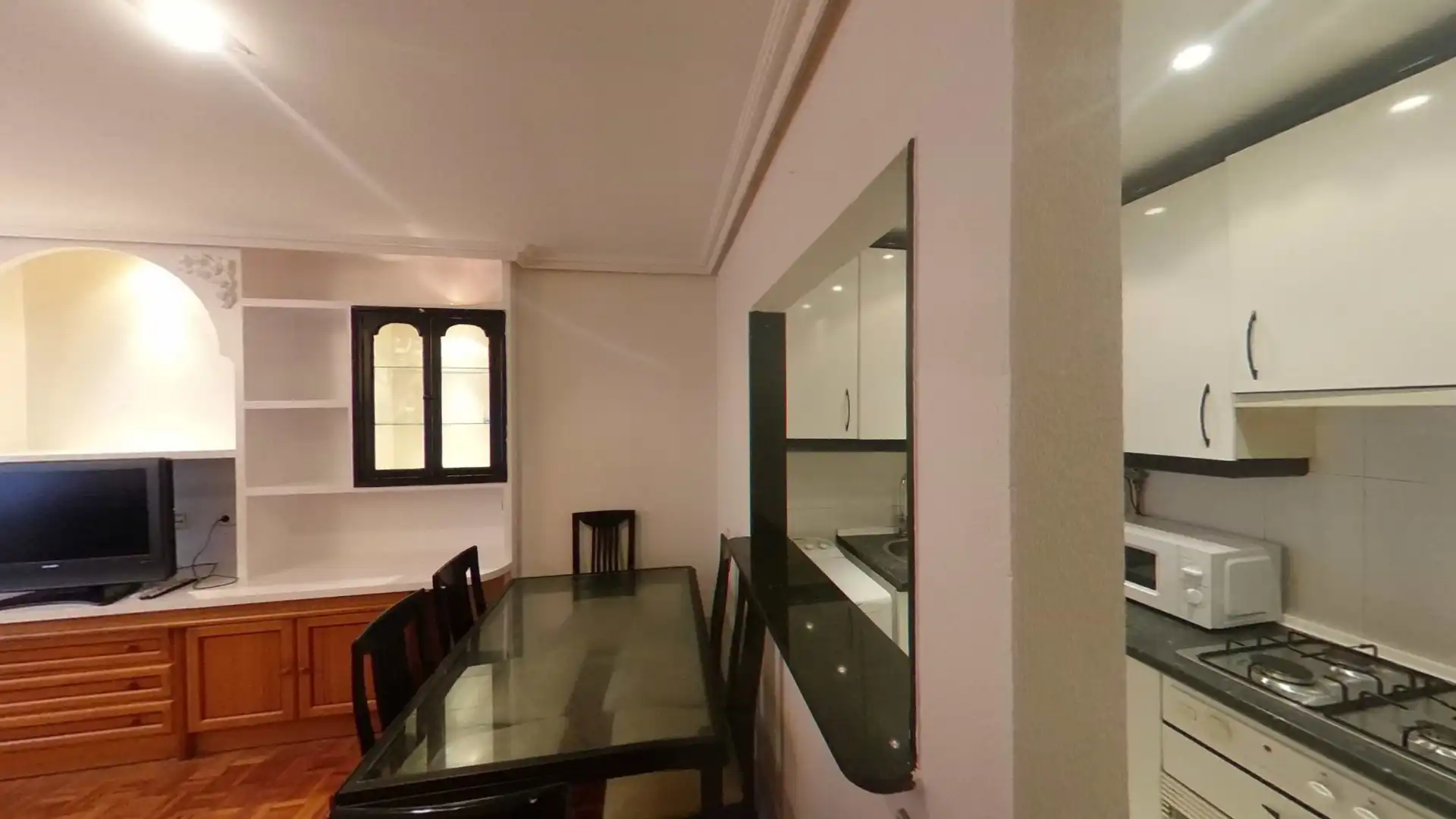 Menjador de Pis de lloguer en  Madrid Capital amb Aire condicionat, Calefacció i Moblat