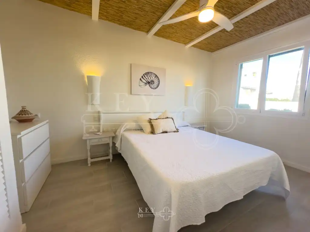 Dormitori de Apartament en venda en Ciutadella de Menorca amb Aire condicionat, Jardí privat i Piscina