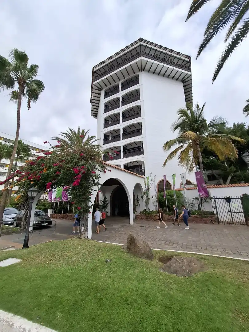 Vista exterior de Apartamento en venta en San Bartolomé de Tirajana con Aire acondicionado, Amueblado y Balcón