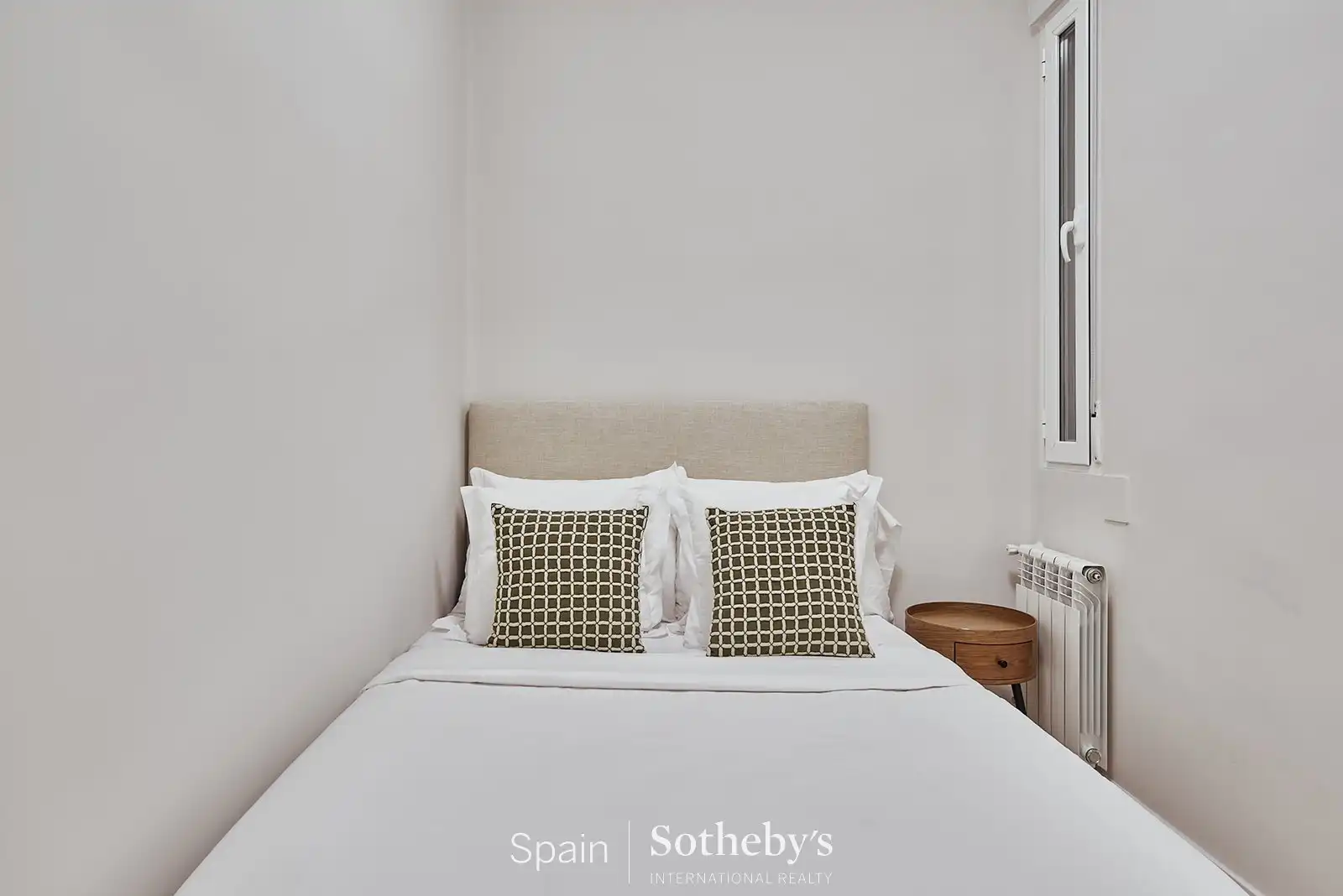 Bedroom of Apartments for sale in Madrid  with Air Conditioner and Heating