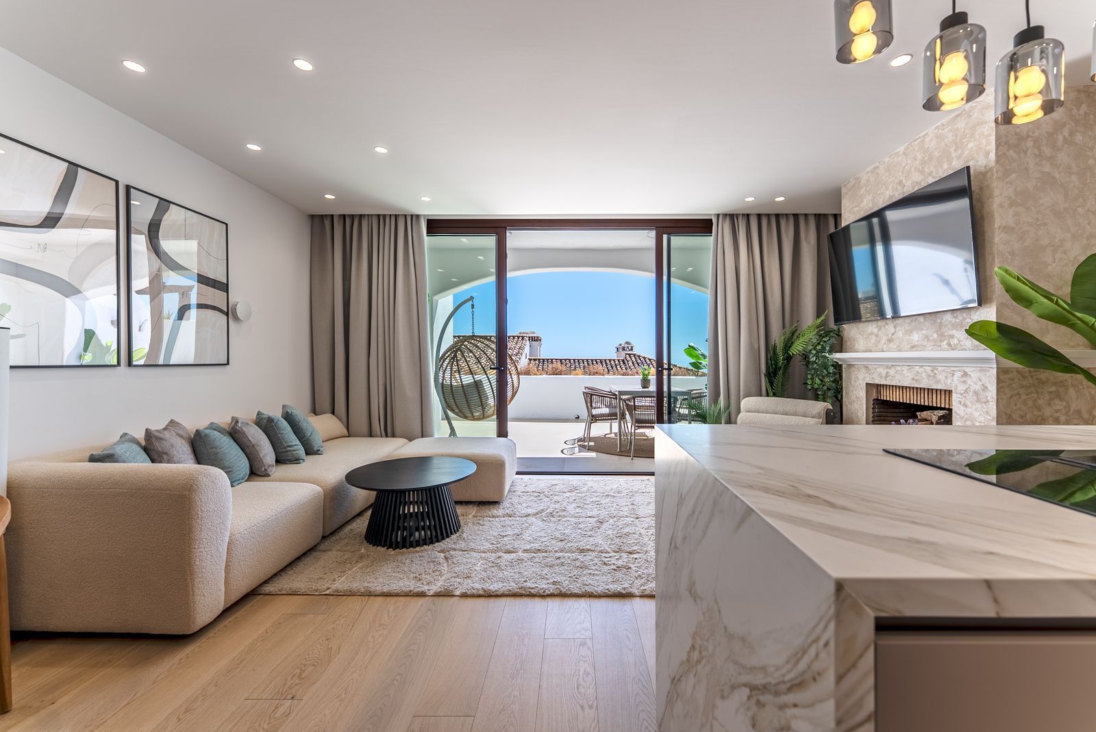 Living room of House or chalet for sale in Benahavís  with Air Conditioner, Alarm and Community pool