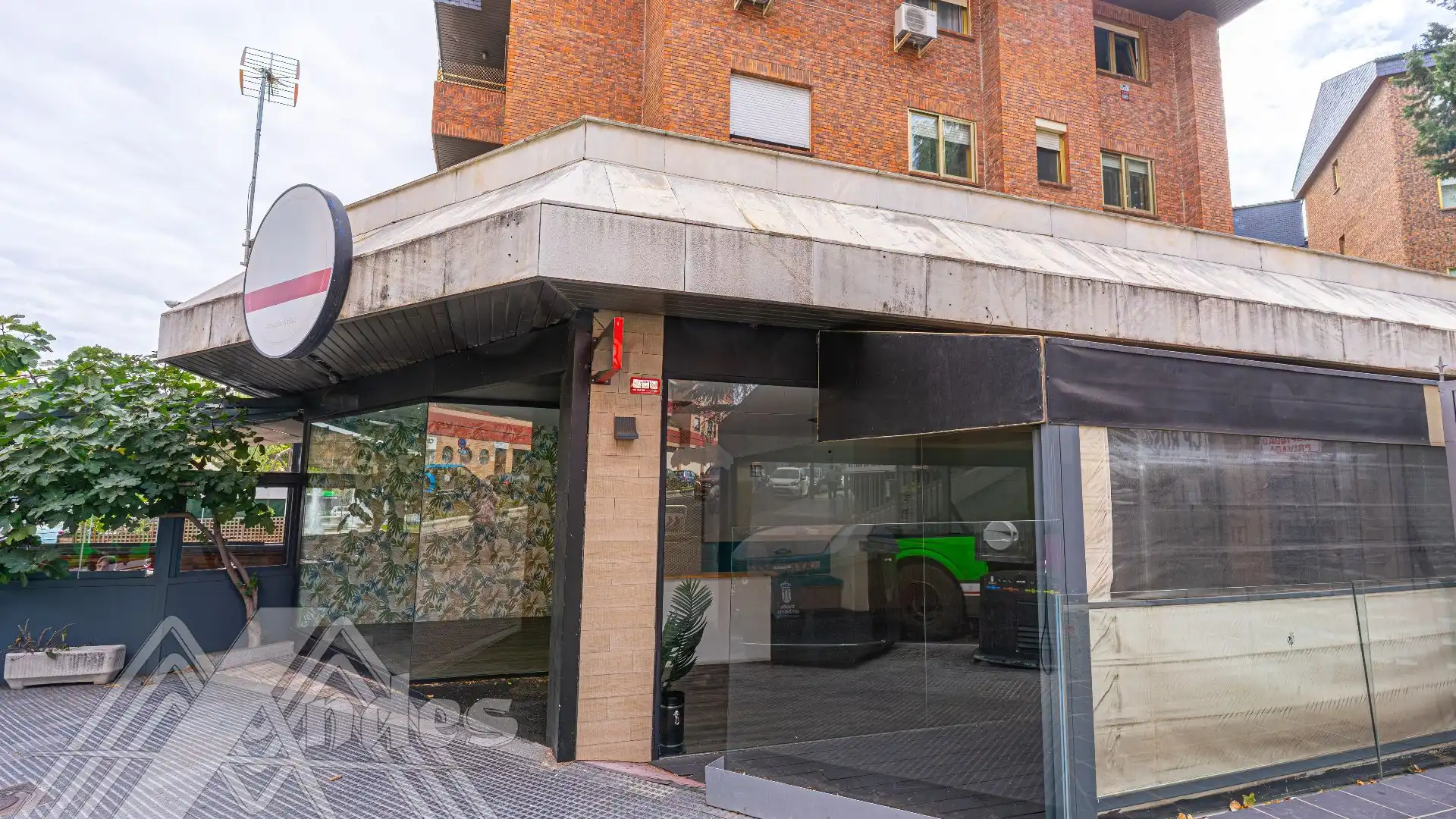 Vista exterior de Local de alquiler en Majadahonda con Aire acondicionado