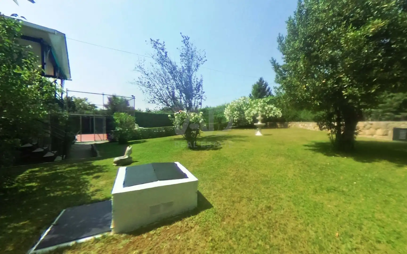 Jardí de Casa o xalet en venda en La Cabrera amb Calefacció, Terrassa i Piscina