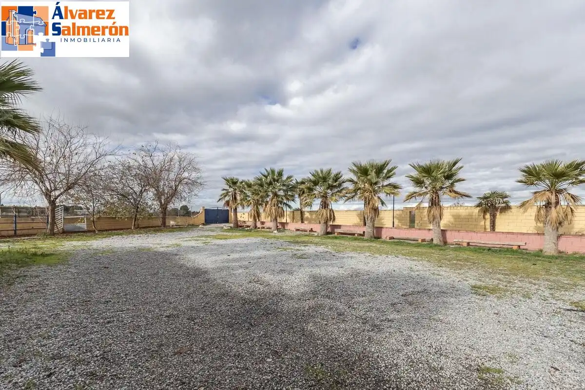 Casa o xalet en venda en La Zubia amb Jardí privat