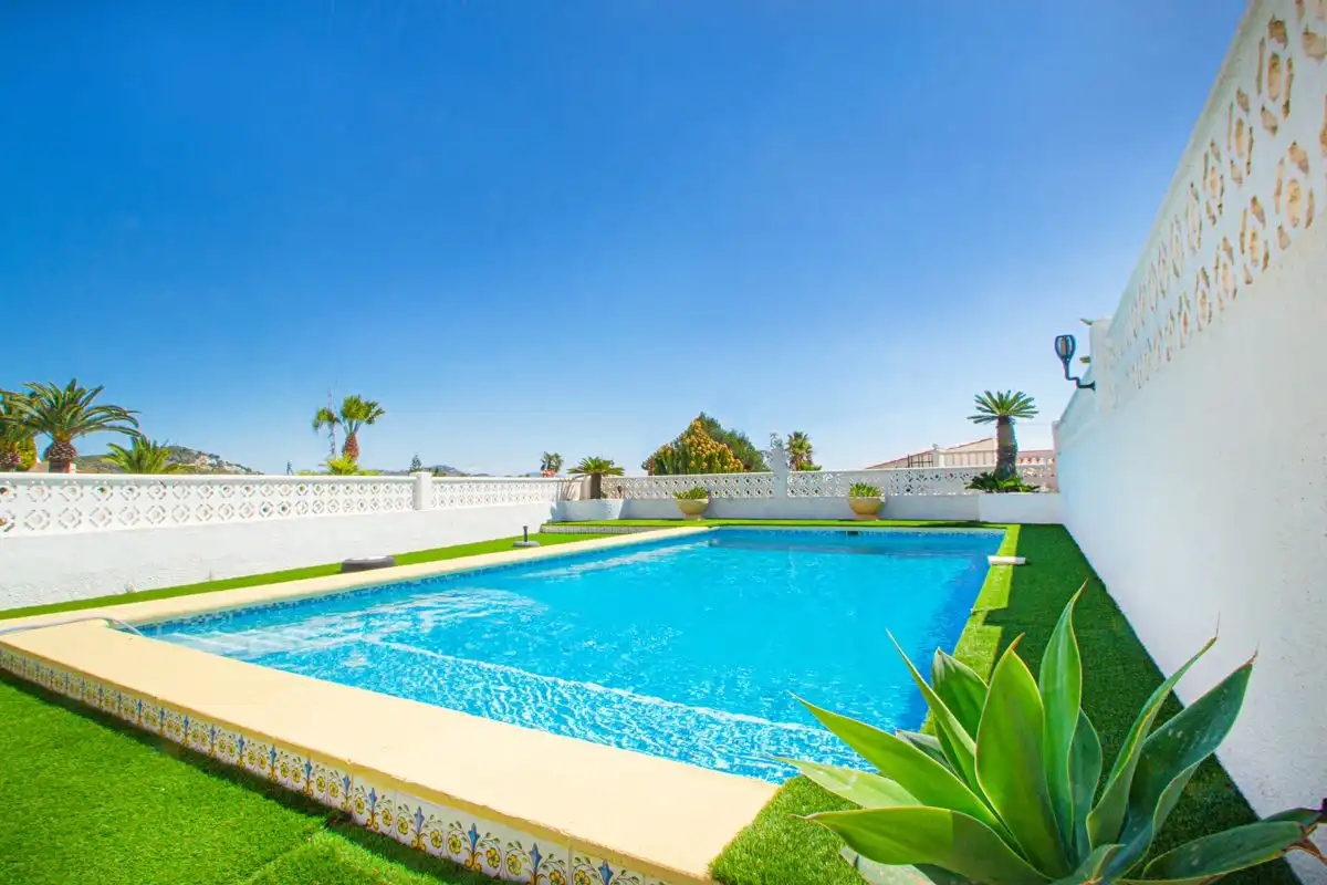 Swimming pool of Houses for sale in Calpe / Calp  with Air Conditioner, Heating and Private garden
