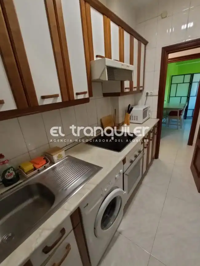 Cuina de Estudi de lloguer en Madrid amb Aire condicionat i Moblat