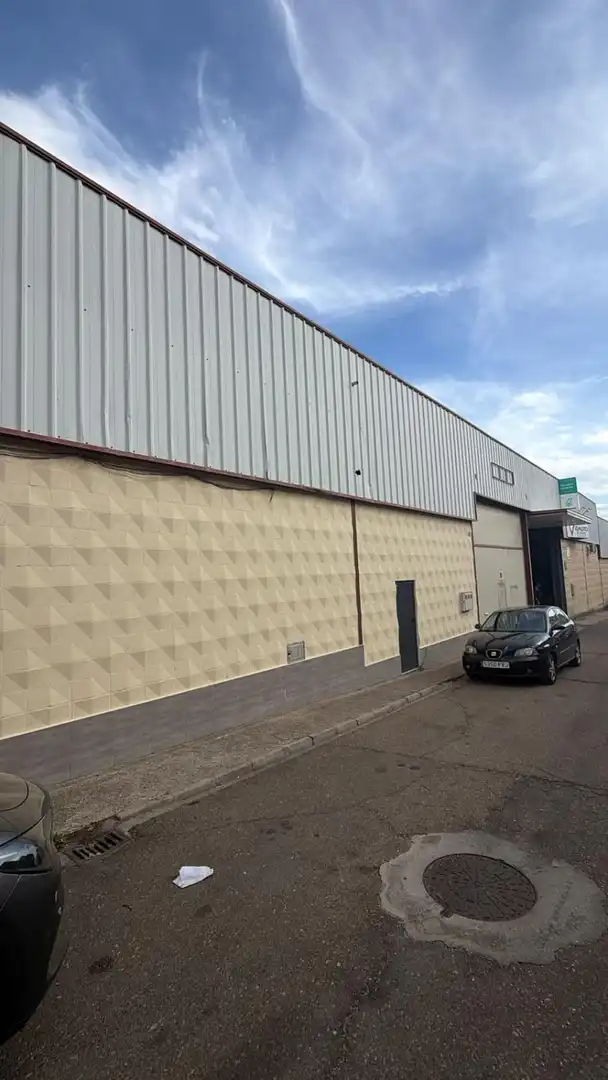Vista exterior de Nau industrial de lloguer en Zaratán, Valladolid