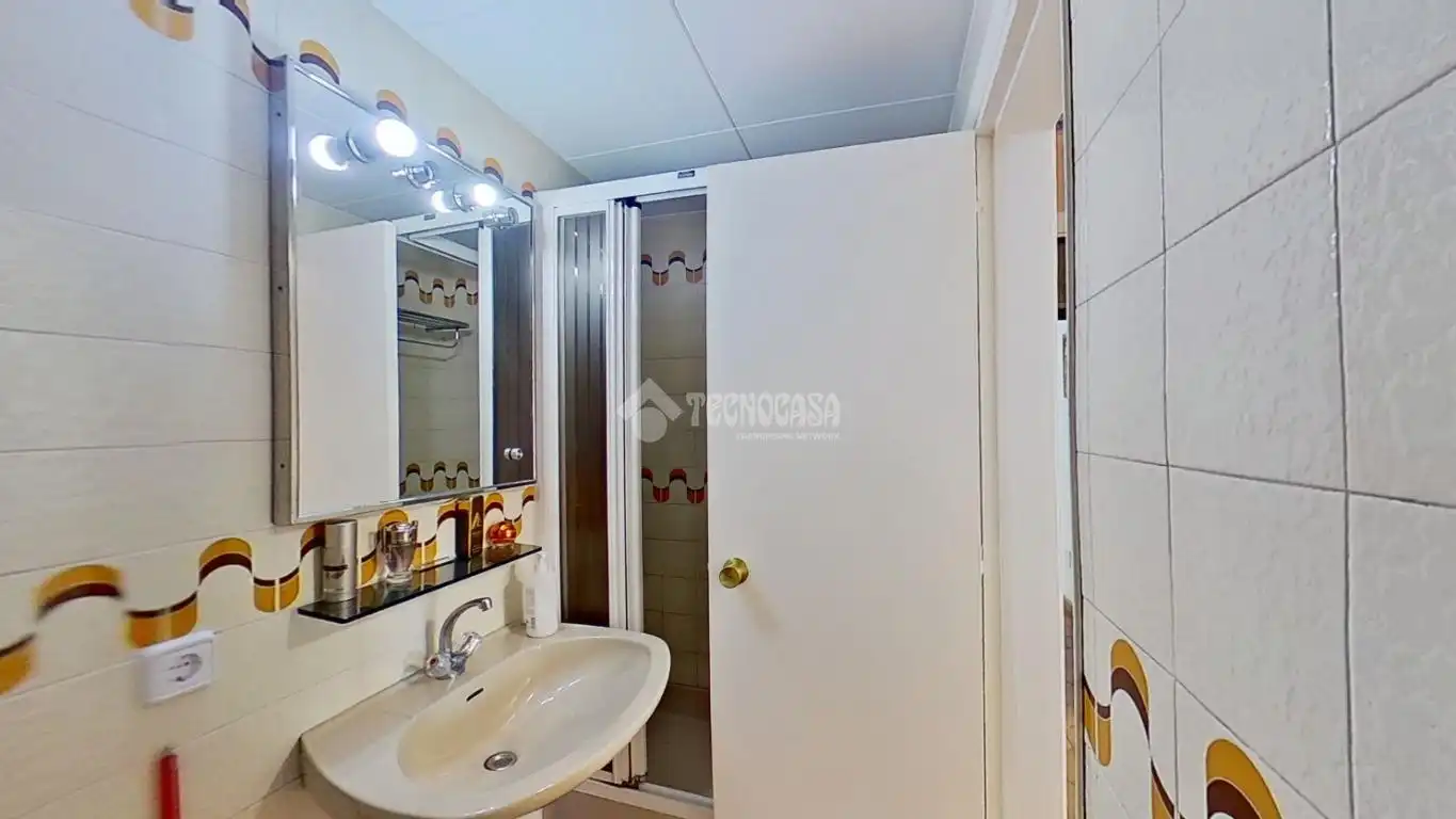Baño de Piso en venta en Berga con Balcón