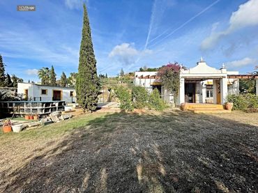 Casa rústica amb piscina en venda a Campanillas