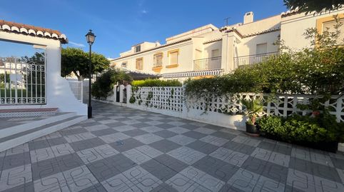 CHALET ADOSADO EN SALOBREÑA PLAYA, URB. PRIVADA CON PISCINA Y JARDINES., imatge 4