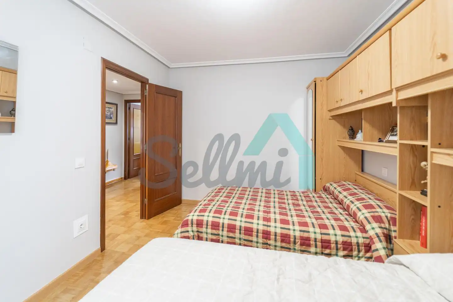 Habitación de Piso en venta en Oviedo  con Calefacción, Parquet y Trastero