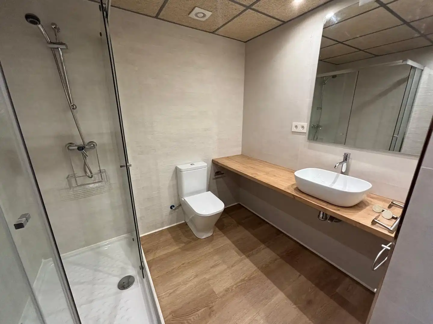 Baño de Piso de alquiler en Zaragoza con Calefacción, Parquet y Horno
