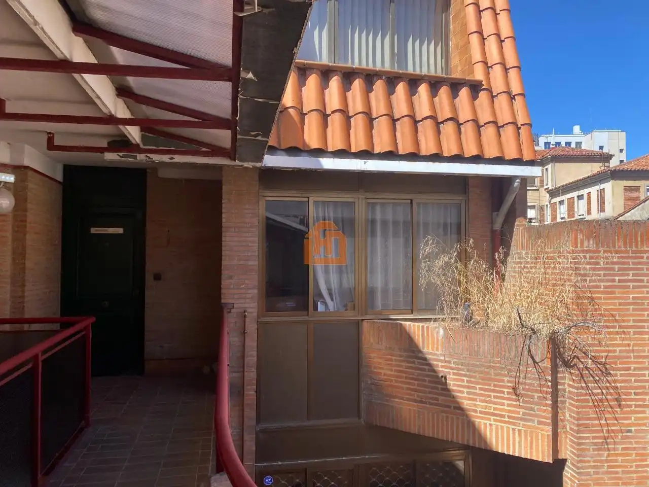 Vista exterior de Piso en venta en Alija del Infantado con Calefacción