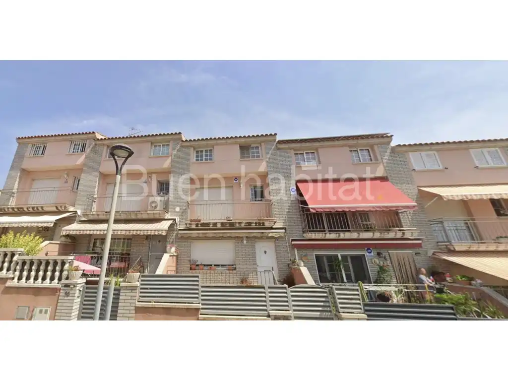 Casa a schiera con piscina in vendita a Calle Bisbe Catala