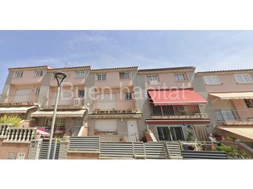 Maison mitoyenne avec piscine à vendre à Calle Bisbe Catala